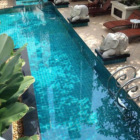 Gardengrove Suites Bangkok Exterior foto
